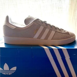 adidas Campus Low-Top Sneakers in Light Gray/tan and White